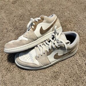 Nike Men's White and Tan Sneakers